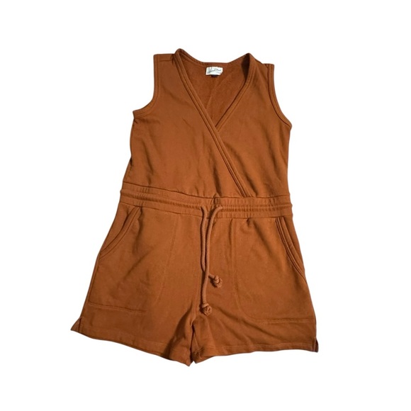 Universal Thread Romper - Picture 1 of 3